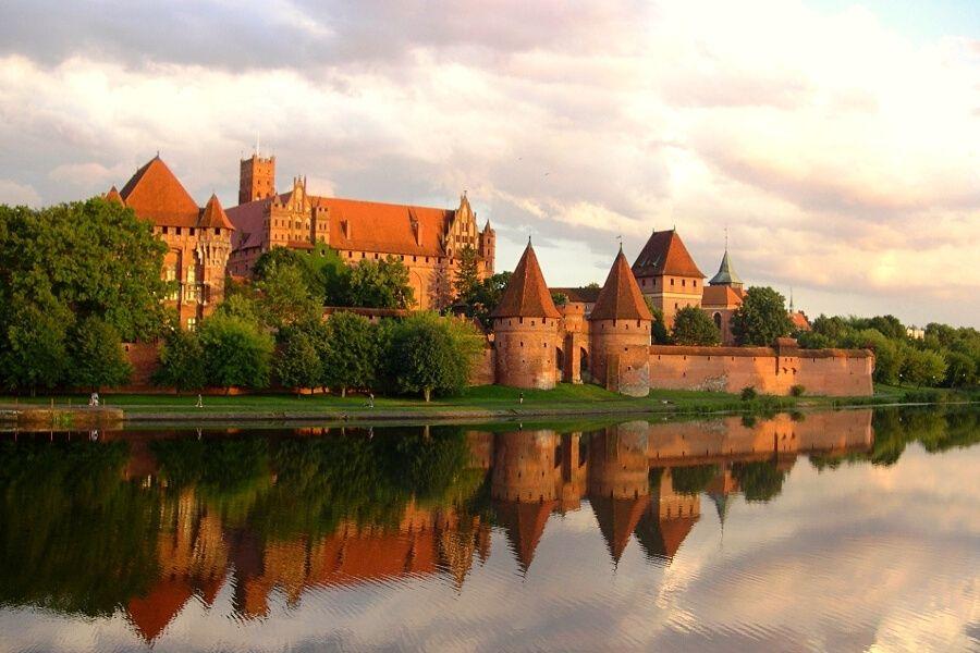 OŚRODEK WYPOCZYNKOWY POD LIPAMI-HALO MAZURY   Lidzbark